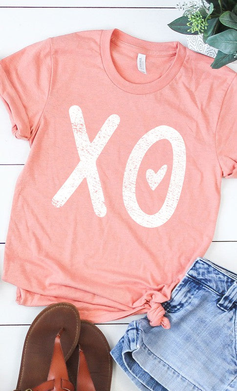 XO + 🩶 Heart Graphic Tee Curves