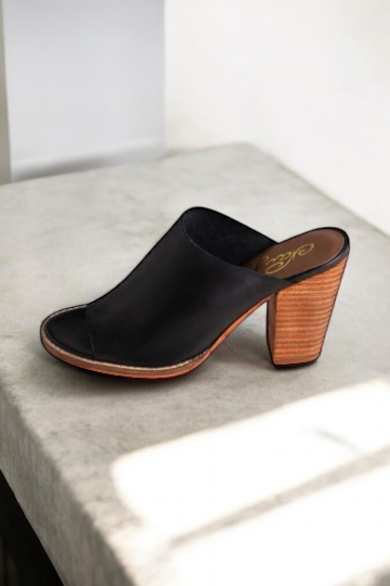Hallie Heeled Leather Sandal in Black