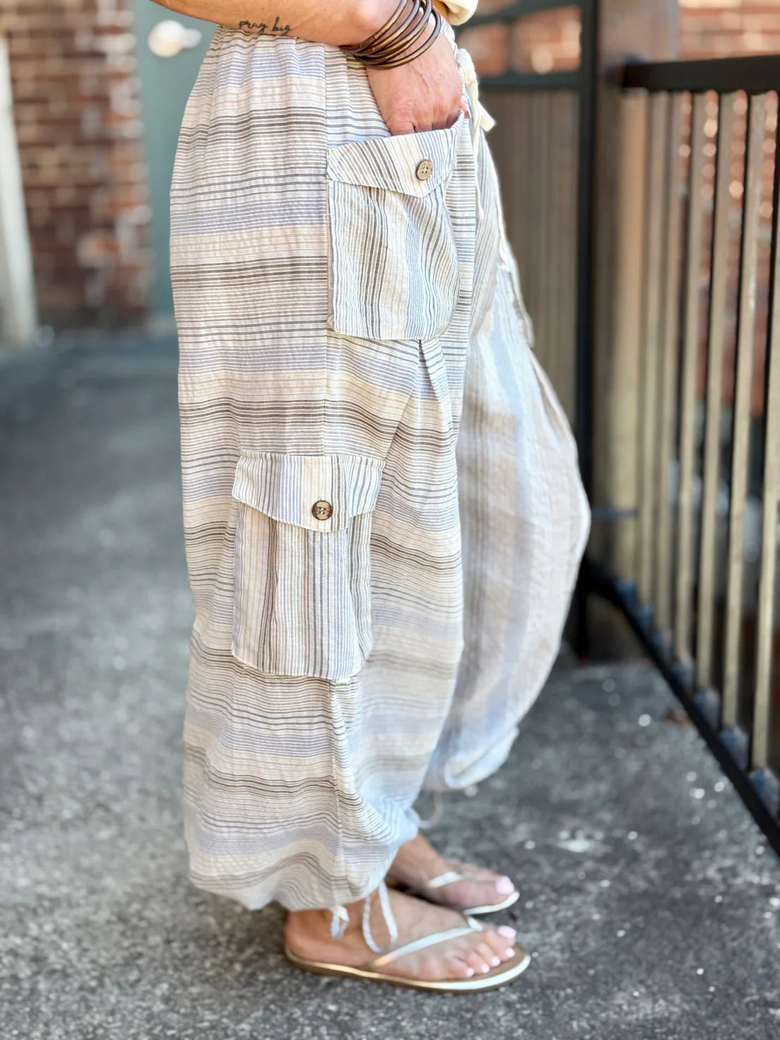 Huntington Beach Elastic Waist Convertible Wide Leg Cargo Pants (2 Colors)