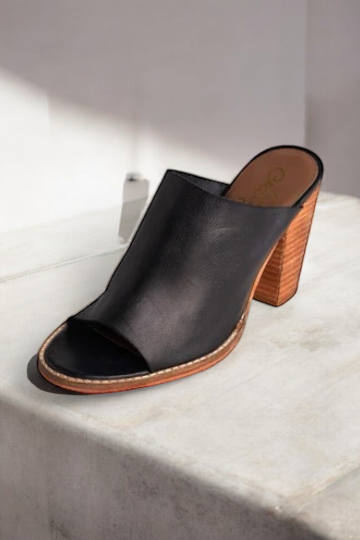 Hallie Heeled Leather Sandal in Black