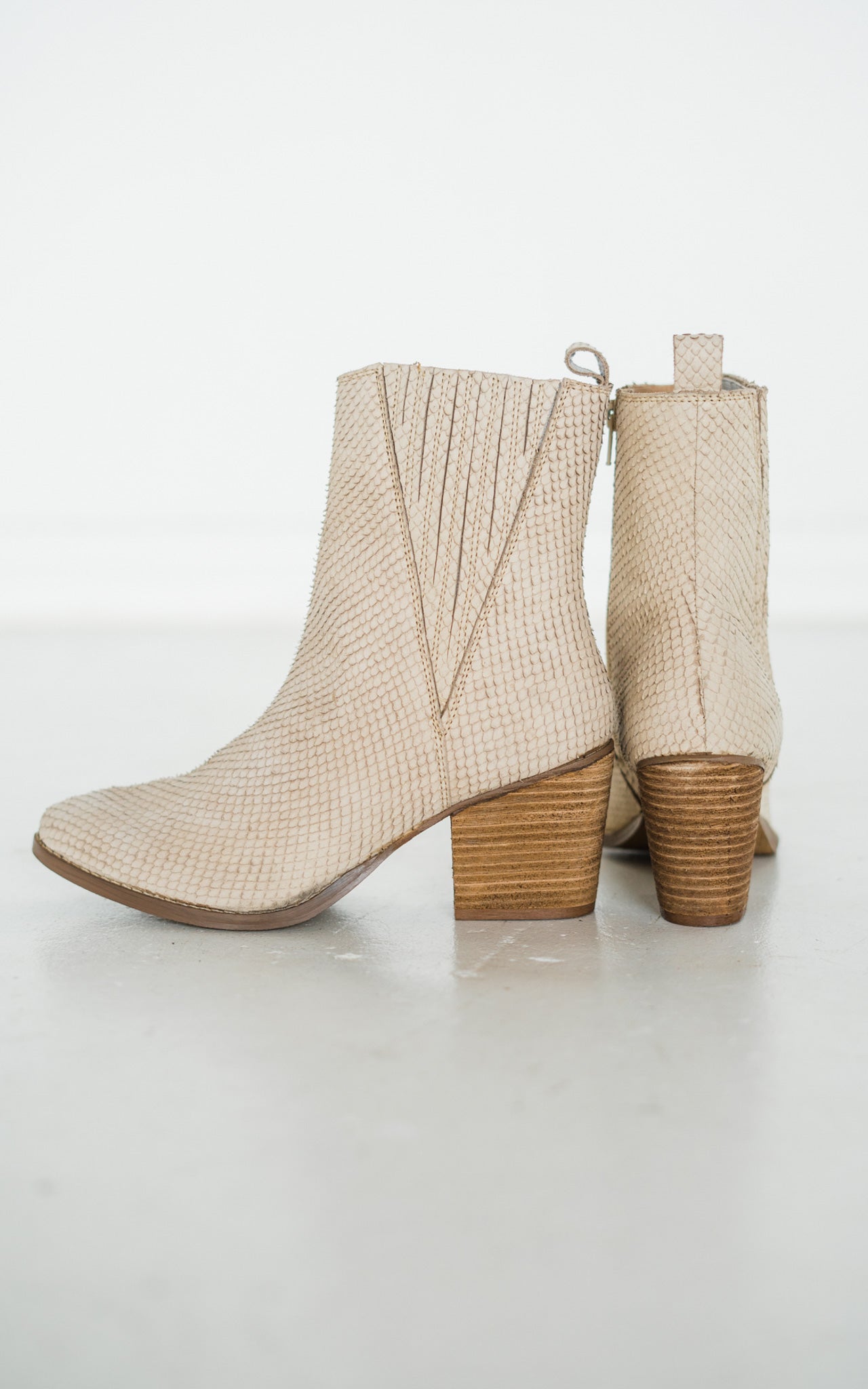 Taris Genuine Leather Ankle Boot in Cream